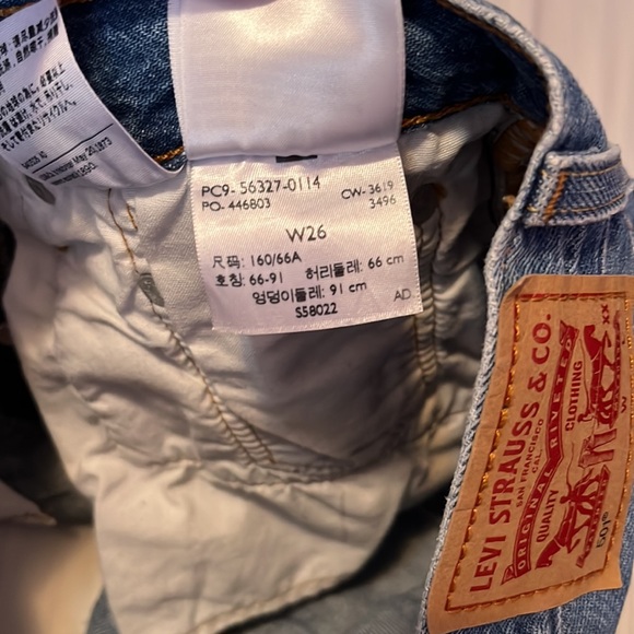 Levi Shorts - Picture 5 of 5